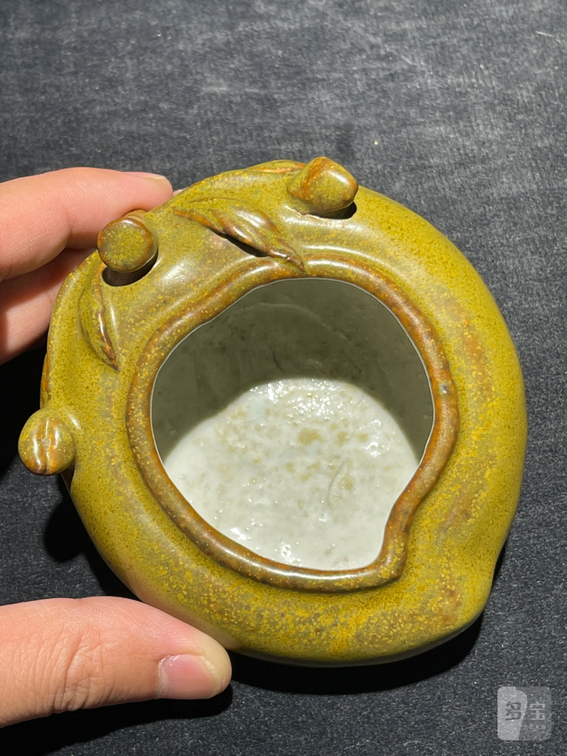 清中期 茶叶末釉桃形水盂 - 图6